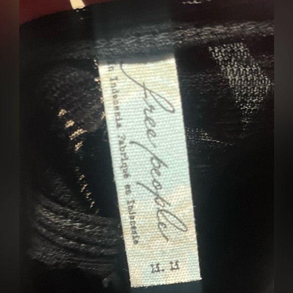 Free people black loose fit layer or layering top w/cutout - Picture 6 of 7